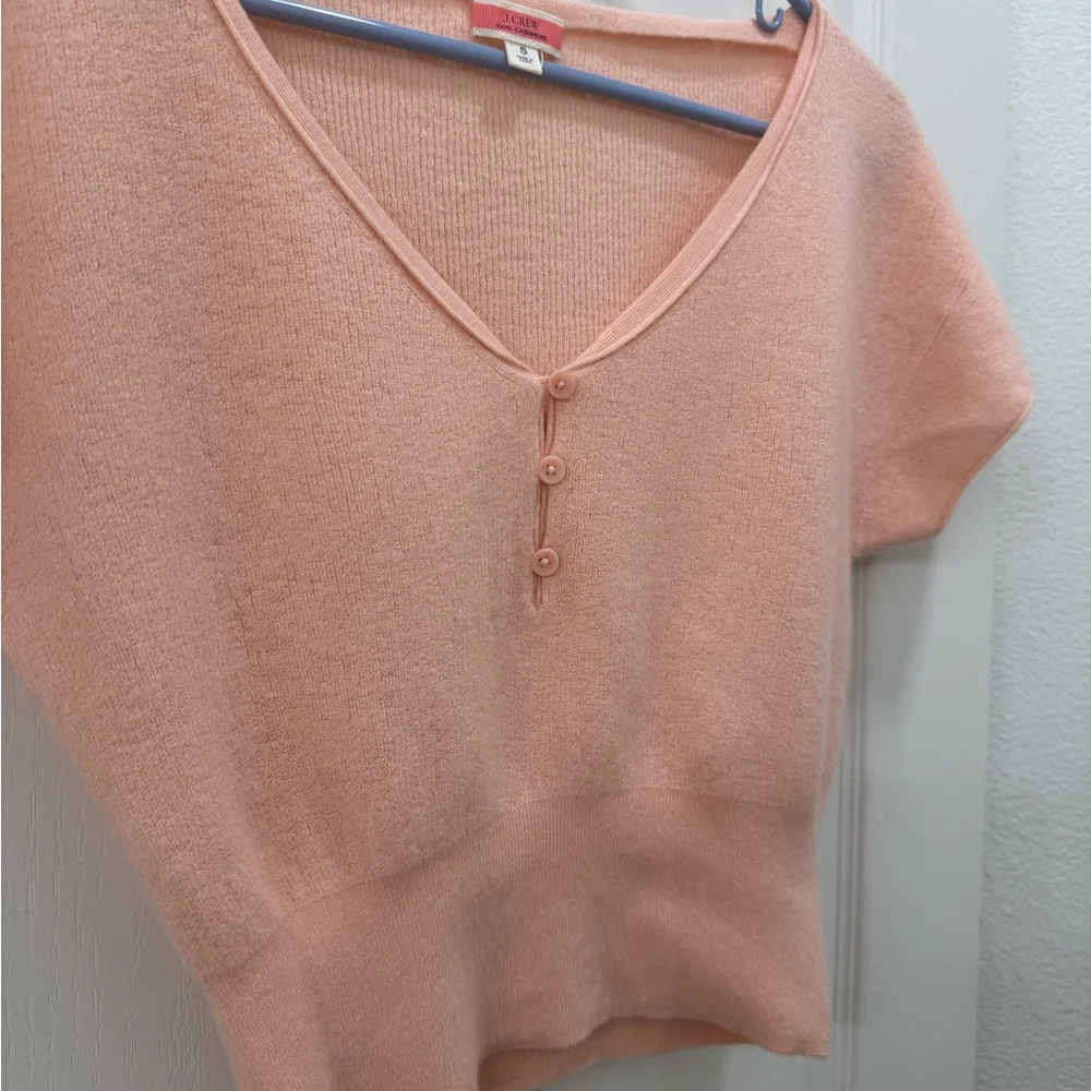 Peach Featherweight cashmere V-neck T-shirt